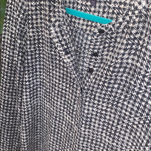 2/$10- NYDJ- Long Sleeve Henley Houndstooth Blouse - Picture 5 of 11